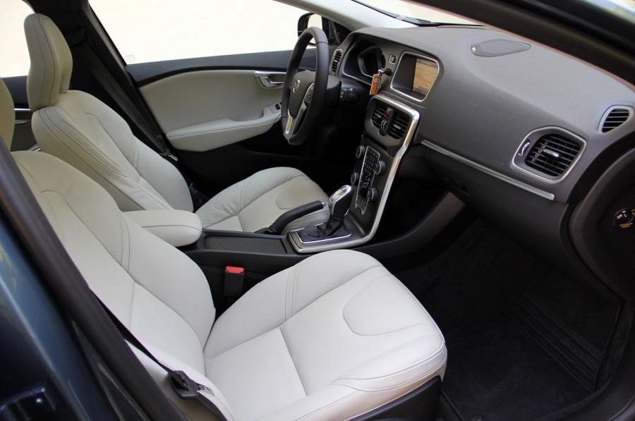  Volvo V40 2012 года  (фото 158 из 183)